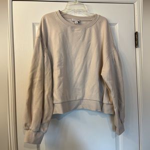 Crew neck sweater with puffy sleeves